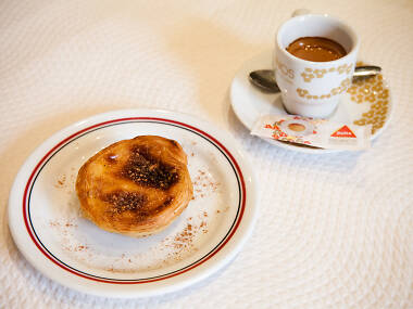 Detente en la cafetería favorita de Fernando Pessoa en Lisboa, Martinho da Arcada Detente en la cafetería favorita de Fernando Pessoa en Lisboa, Martinho da Arcada