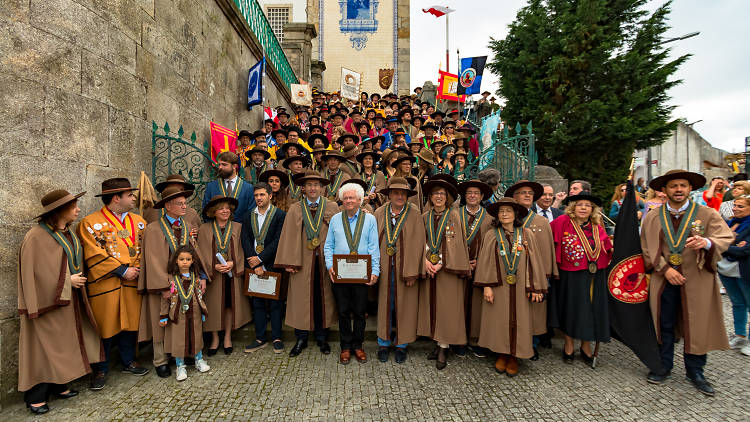 Veja o desfile da Confraria do Pão, da Regueifa e do Biscoito 