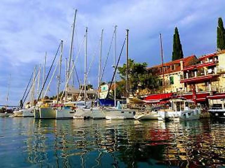 Two Islands Swimming Cruise – Brač & Šolta