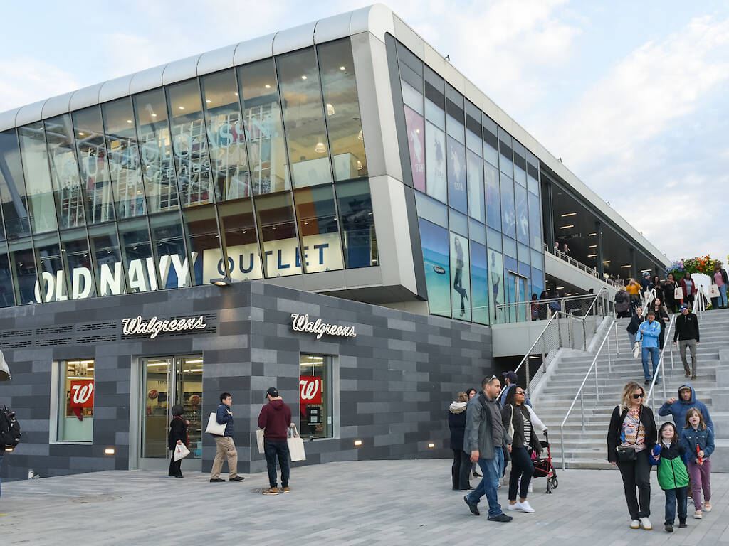 Outlets Near New York 13 of the Best For Shopping, Entertainment and More