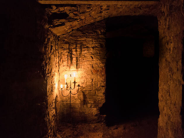 Edinburgh vaults Edinburgh vaults lit by candlelight