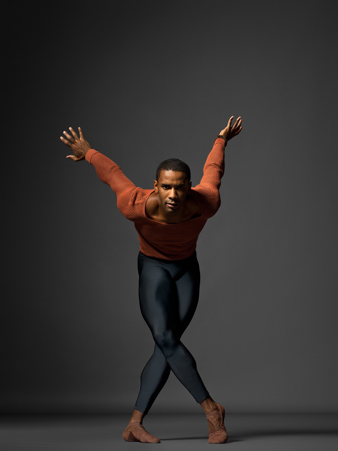 Темнокожие танцуют. Джонсон танцует. Темнокожий парень танцует балет. Лашон Джонс танцы. Негры танцуют балет.