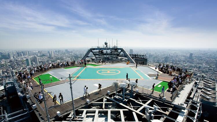 Walk along the rooftop of Roppongi Hills at Tokyo City View’s Sky Deck