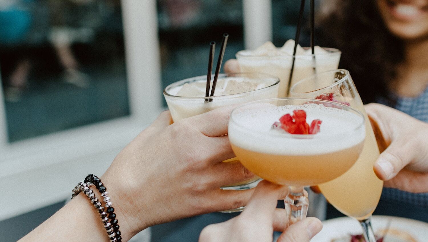 9 Best Bars With FreeFlow Alcohol In Singapore