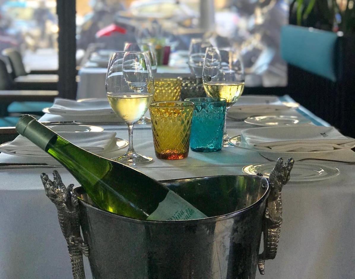 10 terrazas 'lifestyle' de Barcelona para brindar con vino fresco