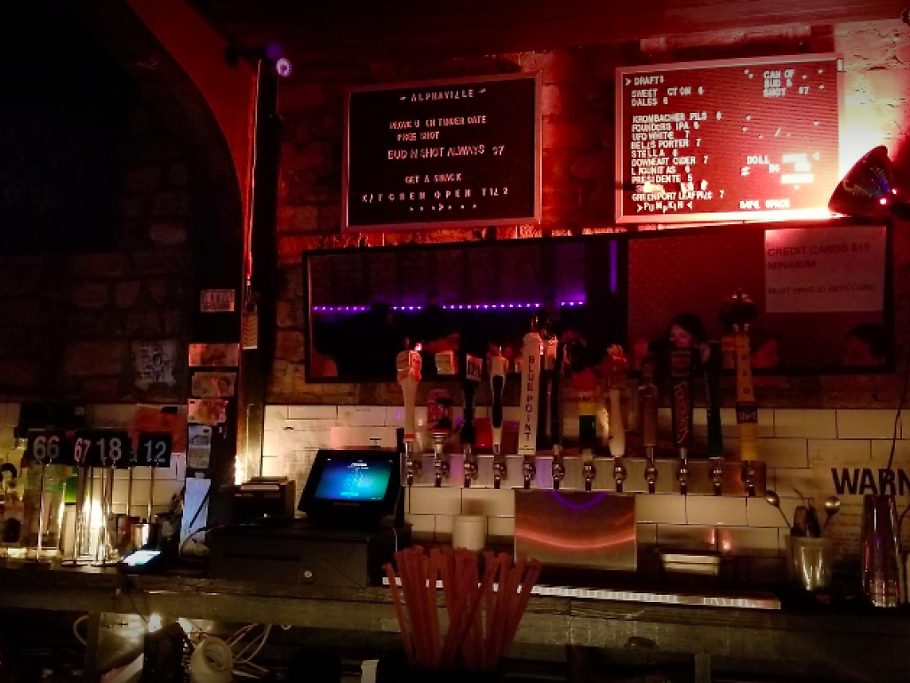 15 Cheap Bars in NYC To Try Tonight