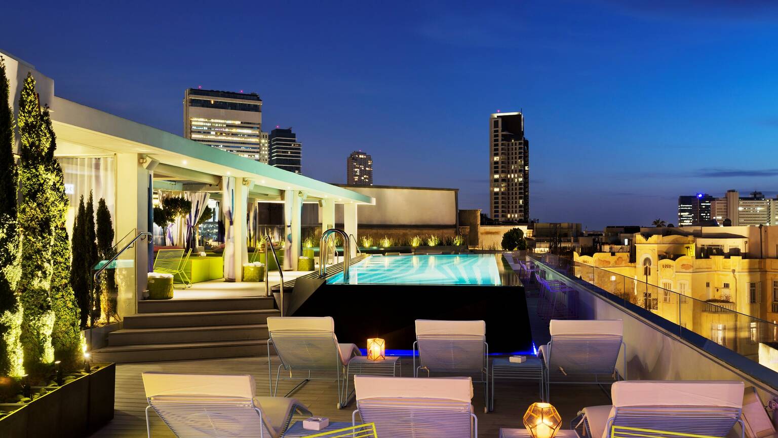 Rooftop bars in Tel Aviv with cocktails and a view