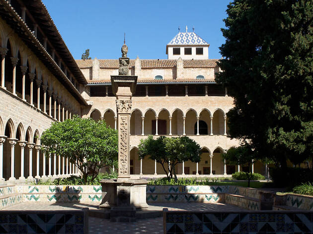 Magic hour at the Monastery of Pedralbes | Things to do in Barcelona