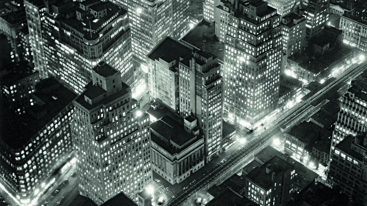 Imagen de La ciudad de Nueva York por la noche de Berenice Abbott