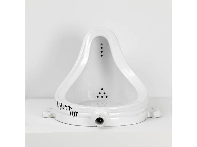 La fuente de Duchamp La fuente de la exposición Apariencia desnuda: El deseo y el objeto en la obra de Marche Duchamp y Jeff Koons, aun