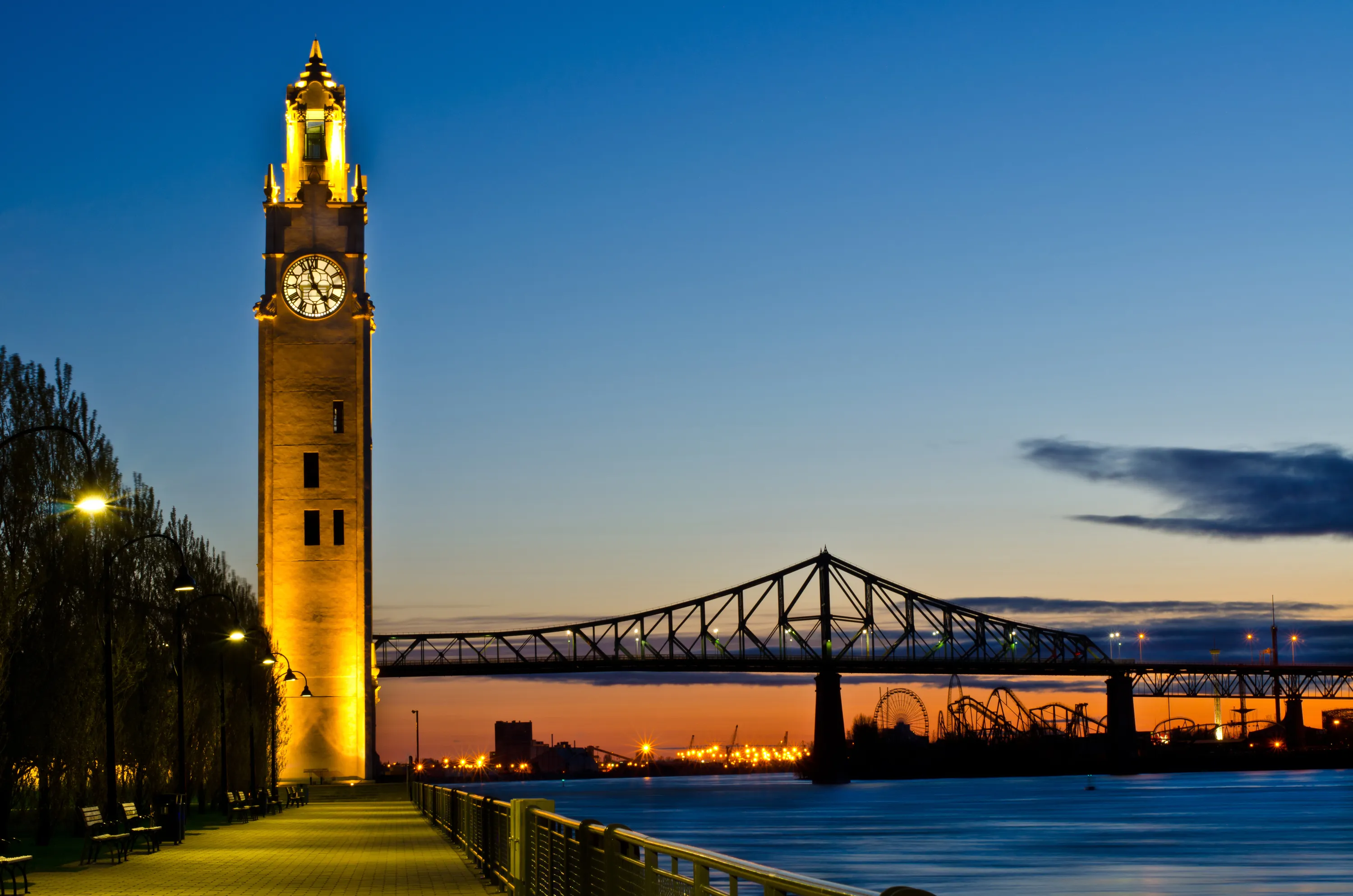 The Clock Tower and The Jacques-Cartier Bridge / Tour de l'Horloge et Le pont Jacques-Cartier