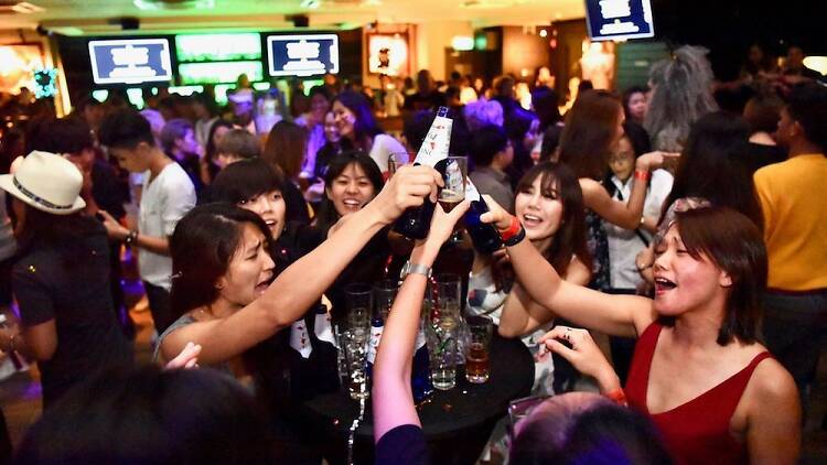 two queens two queens