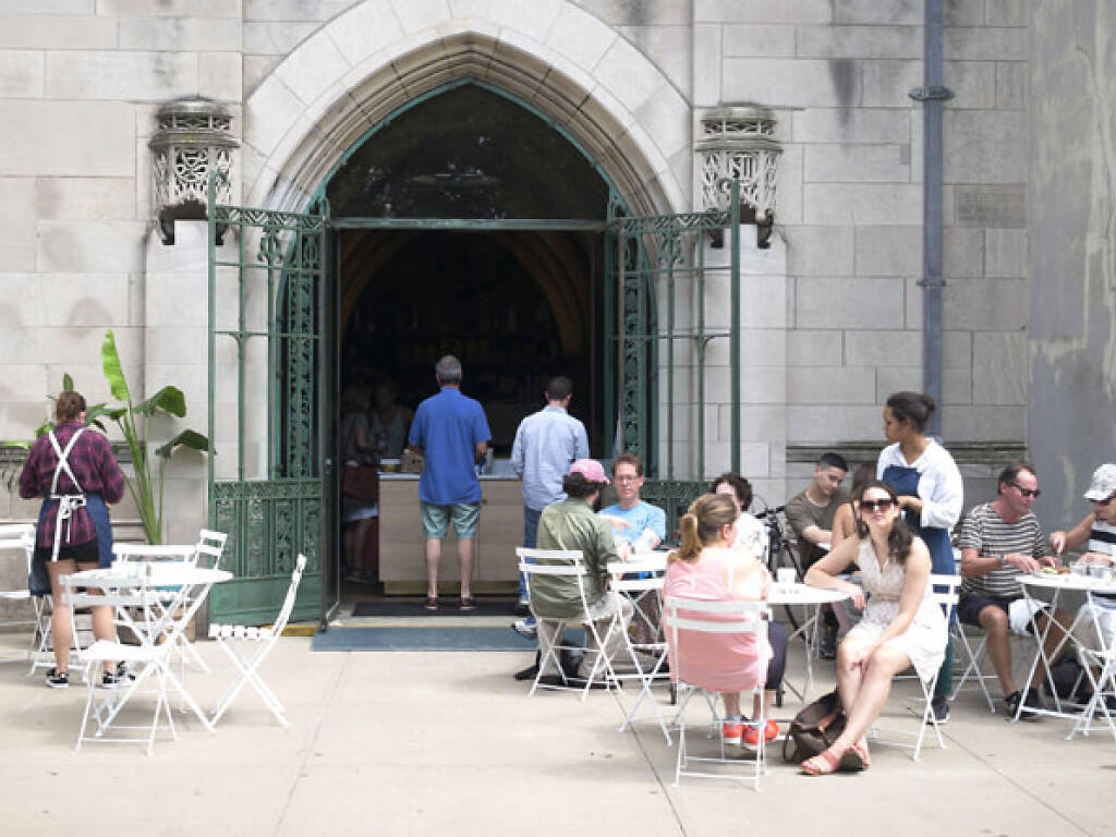 19 Best Outdoor Brunch in NYC You Can't Miss This Season