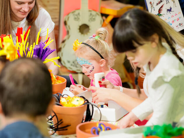 Play World Kids doing craft at Play World.