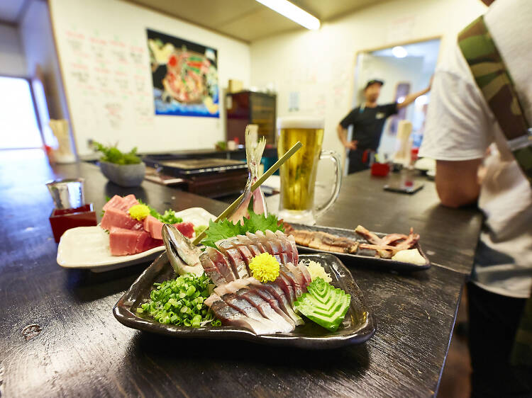 新鮮な刺し身とリーズナブルに飲む。