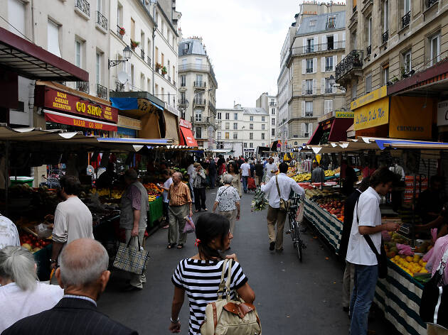 Marché d'Aligre A bustling street scene at the Marché d'Aligre in Paris