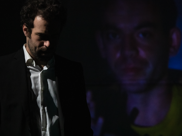 Ir ao teatro e sair de lá cheio de dores: dói-me aqui de lado, doutor Ir ao teatro e sair de lá cheio de dores: dói-me aqui de lado, doutor