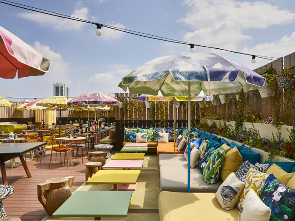 11 Best Rooftop Bars in Paris For Eiffel Tower Views and More