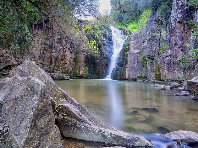 Cascata do Rio Mourão piscinas naturais em portugal
