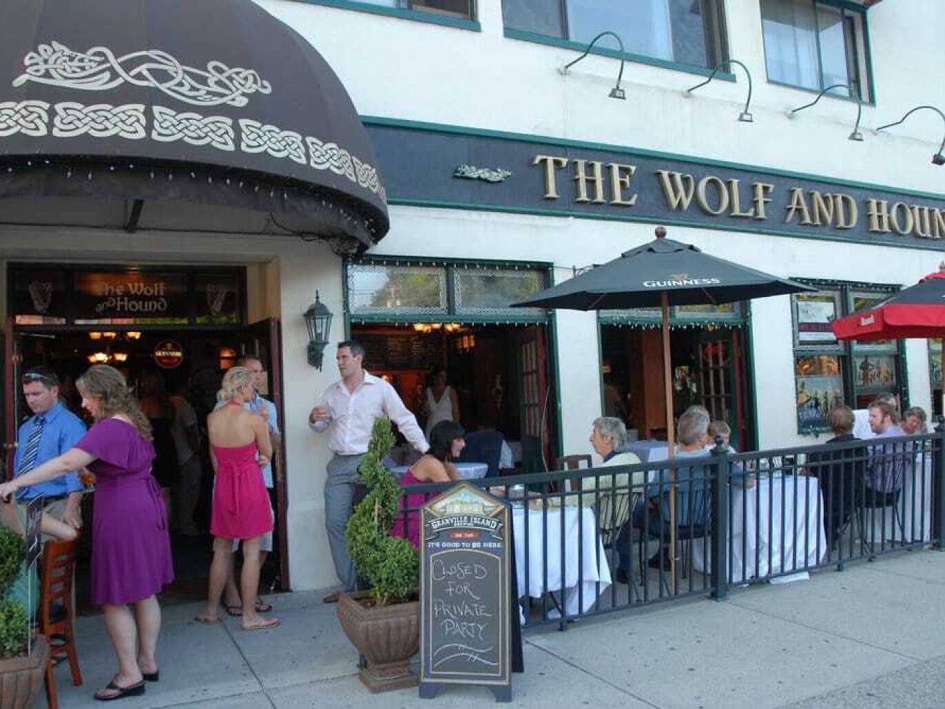 12 Best Bars in Vancouver Gastown Spots, Rooftop Bars and More