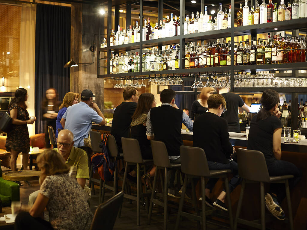 17 Best Lincoln Park Bars to Check Out Tonight