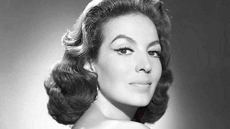 M de María Félix