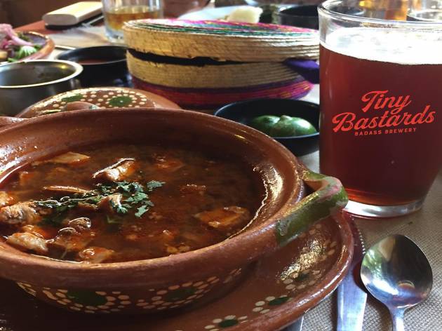 Down Under Pale Ale - Tiny Bastards y birria tatemada Down Under Pale Ale - Tiny Bastards y birria tatemada