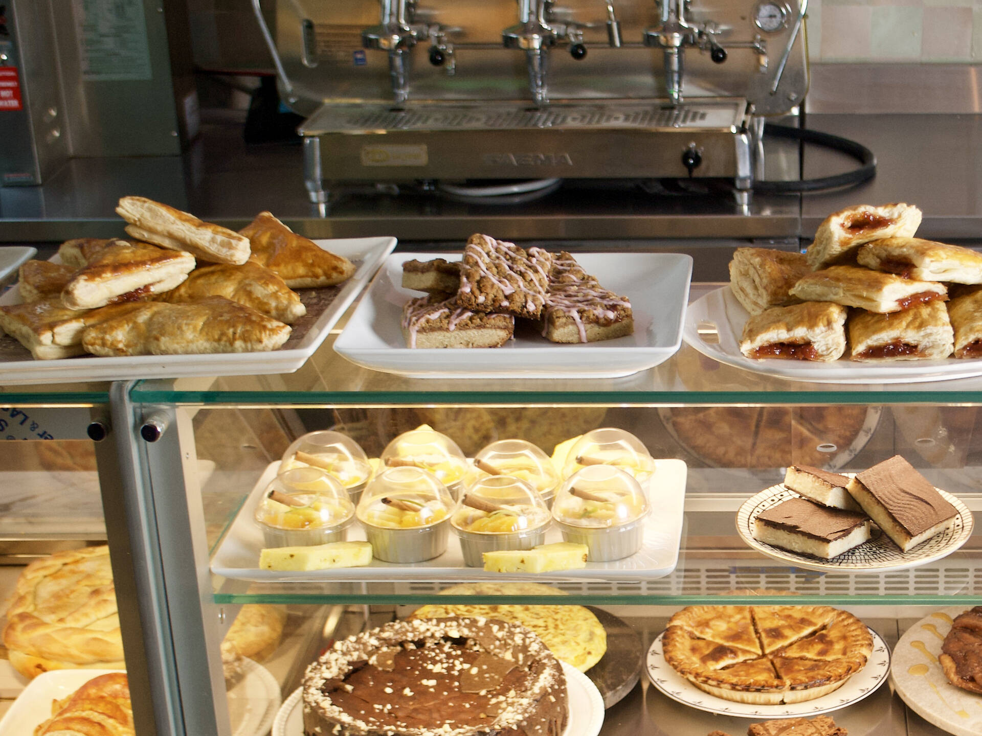 24-best-coffee-shops-nyc-has-for-your-daily-caffeine-buzz-in-2021