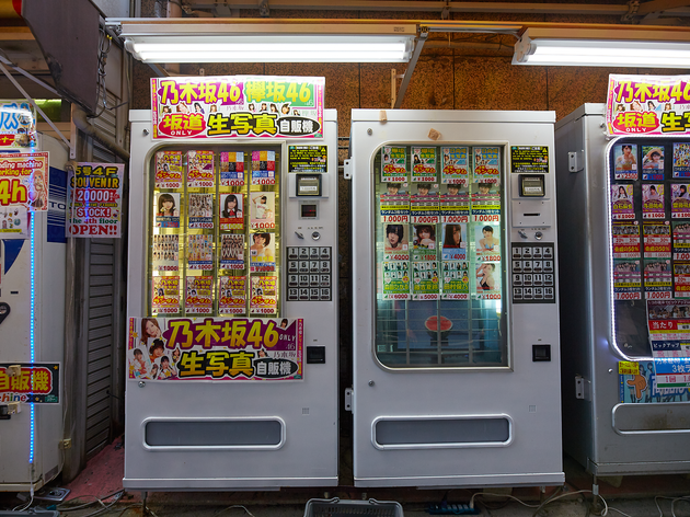 Idol band vending machine Idol band vending machine