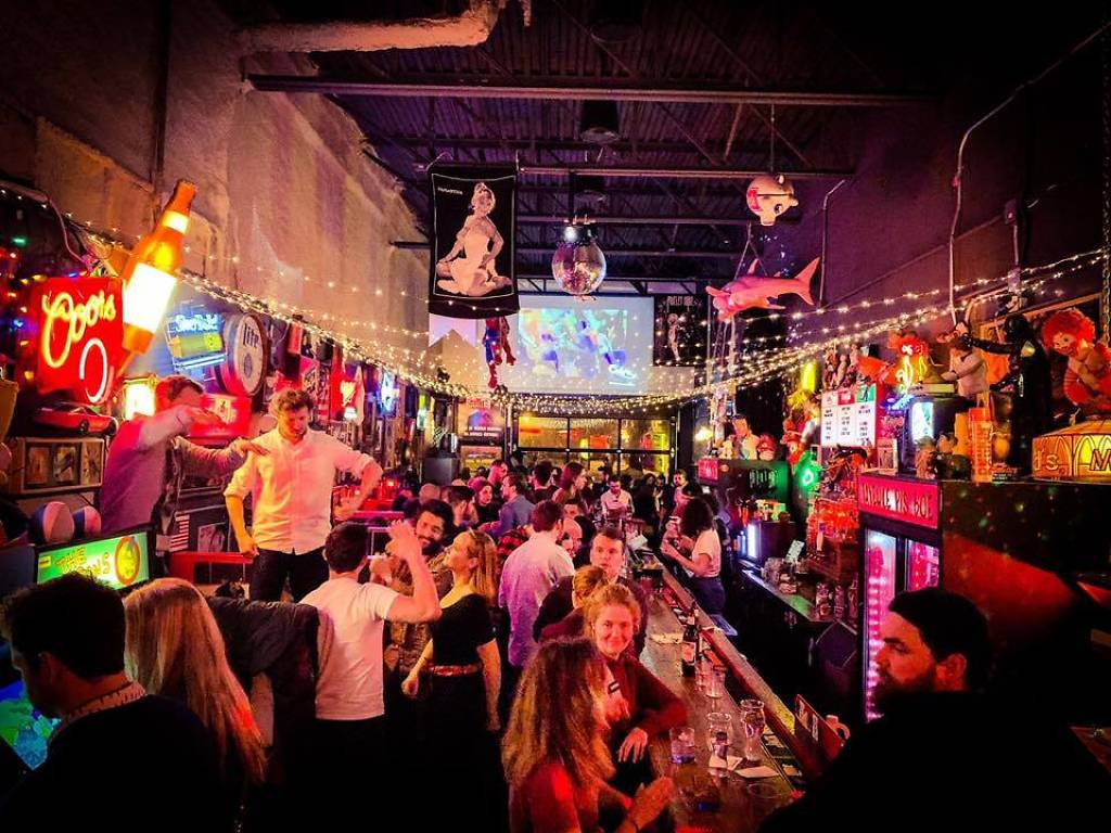 15 Best Dive Bars in Montreal to Grab Cheap Beers and Shots