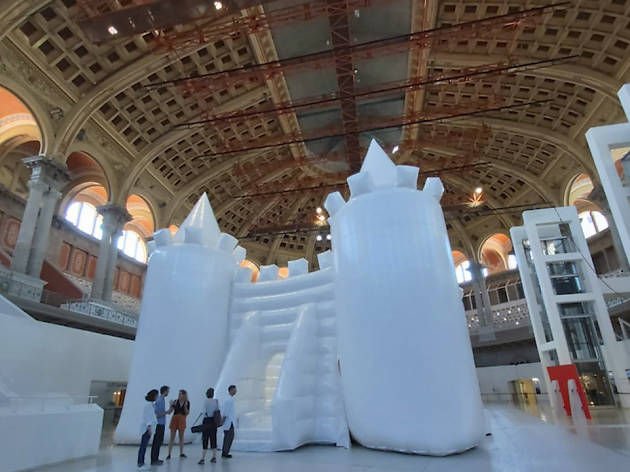 Grec 2019: White Bouncy Castle Grec 2019: White Bouncy Castle