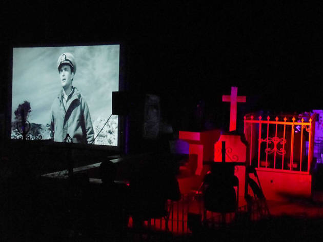 Cine entre muertos Cine entre muertos