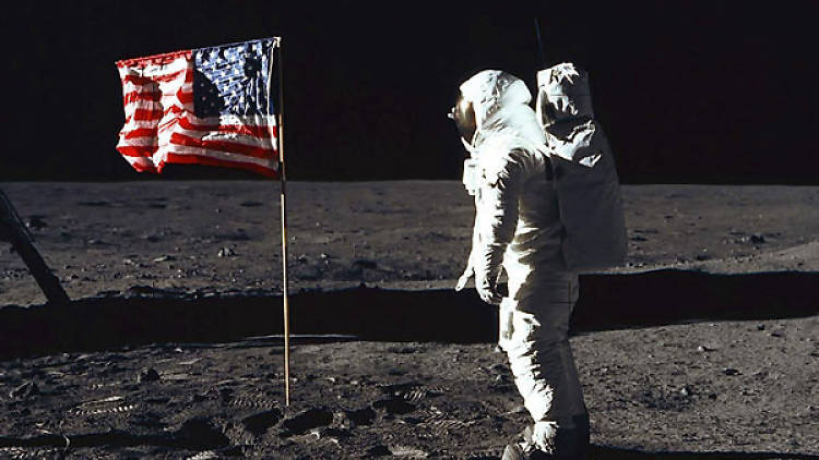homem na lua, neil armstrong Neil Armstrong chegou à Lua em 1969