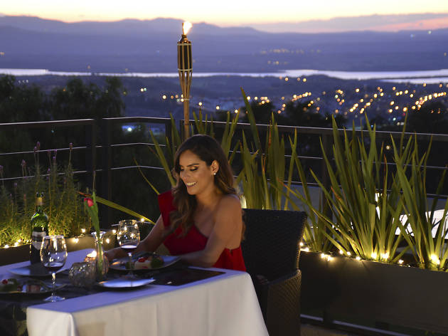 Cena romántica en el hotel Hilo Rojo Consciente a tu pareja con una cena romántica en el Hotel Hilo Rojo