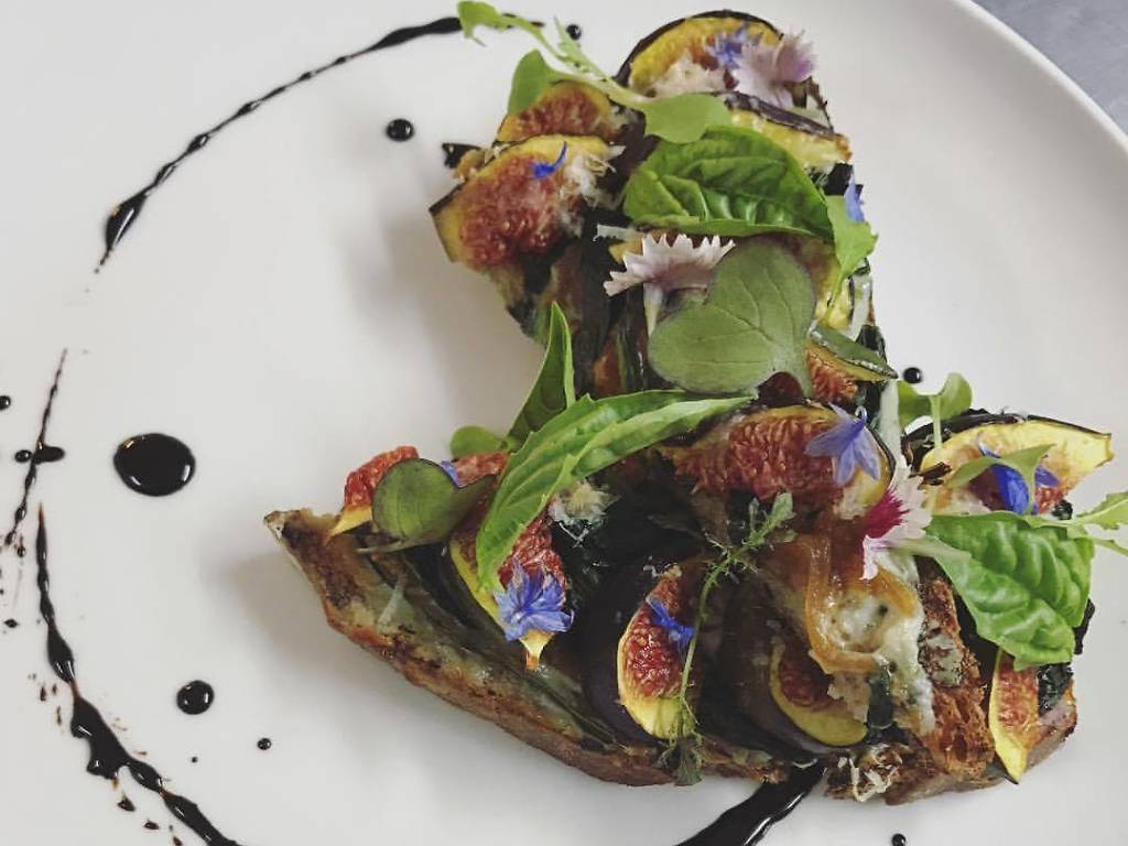18 Best Vegetarian Restaurants in Montreal to Eat Well and Green