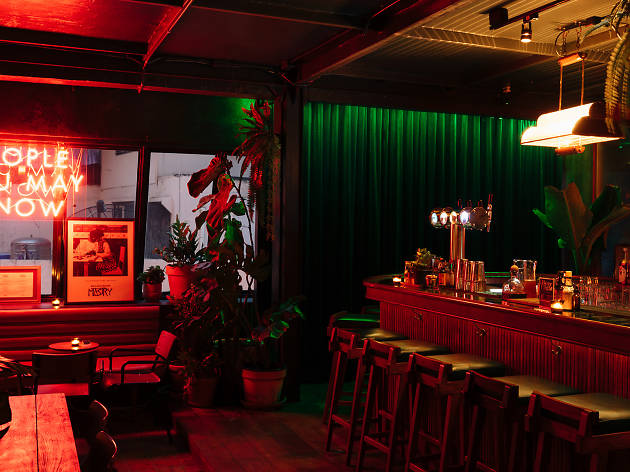 Mutual Bar 01 Mutual Bar