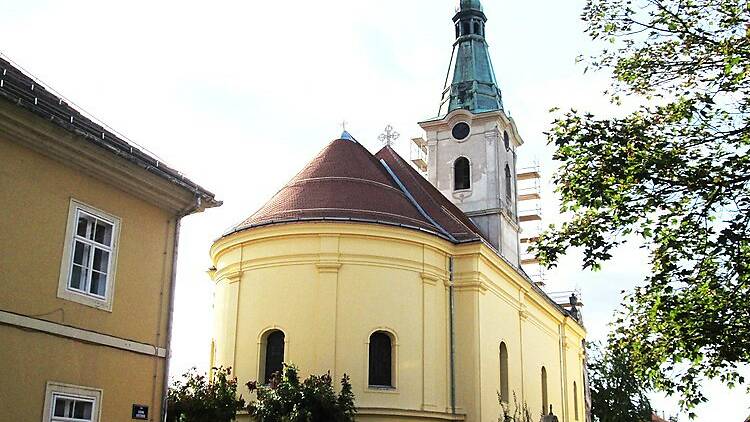 See the mark of different cultures in the Church of the Holy Trinity