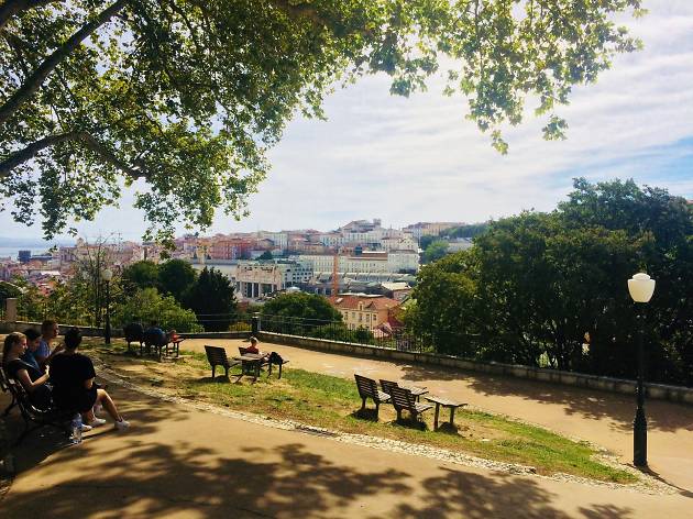 Jardim do Torel cinema no verão