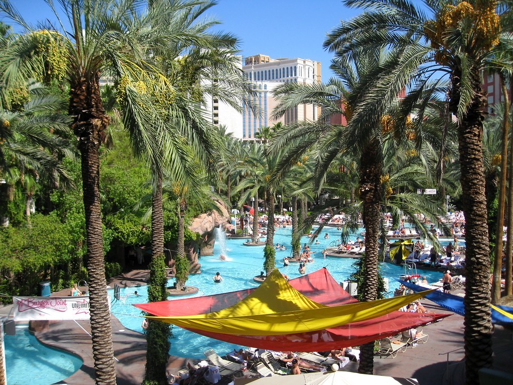 10 Best Pools in Vegas for Summertime Fun