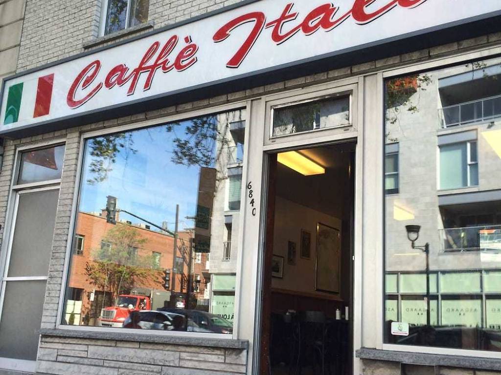 23 Best Sports Bars in Montreal to Catch the Game and Drink Up