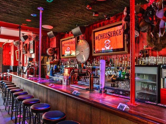 23 Best Sports Bars In Montreal To Catch The Game And Drink Up