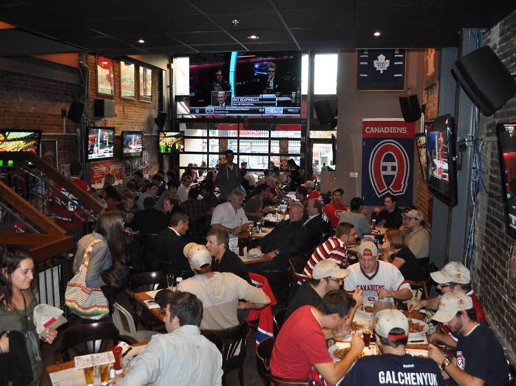 Catch every game at the best sports bars in Montréal