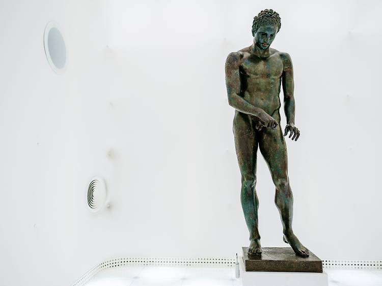 Admire the Apoxyomenos