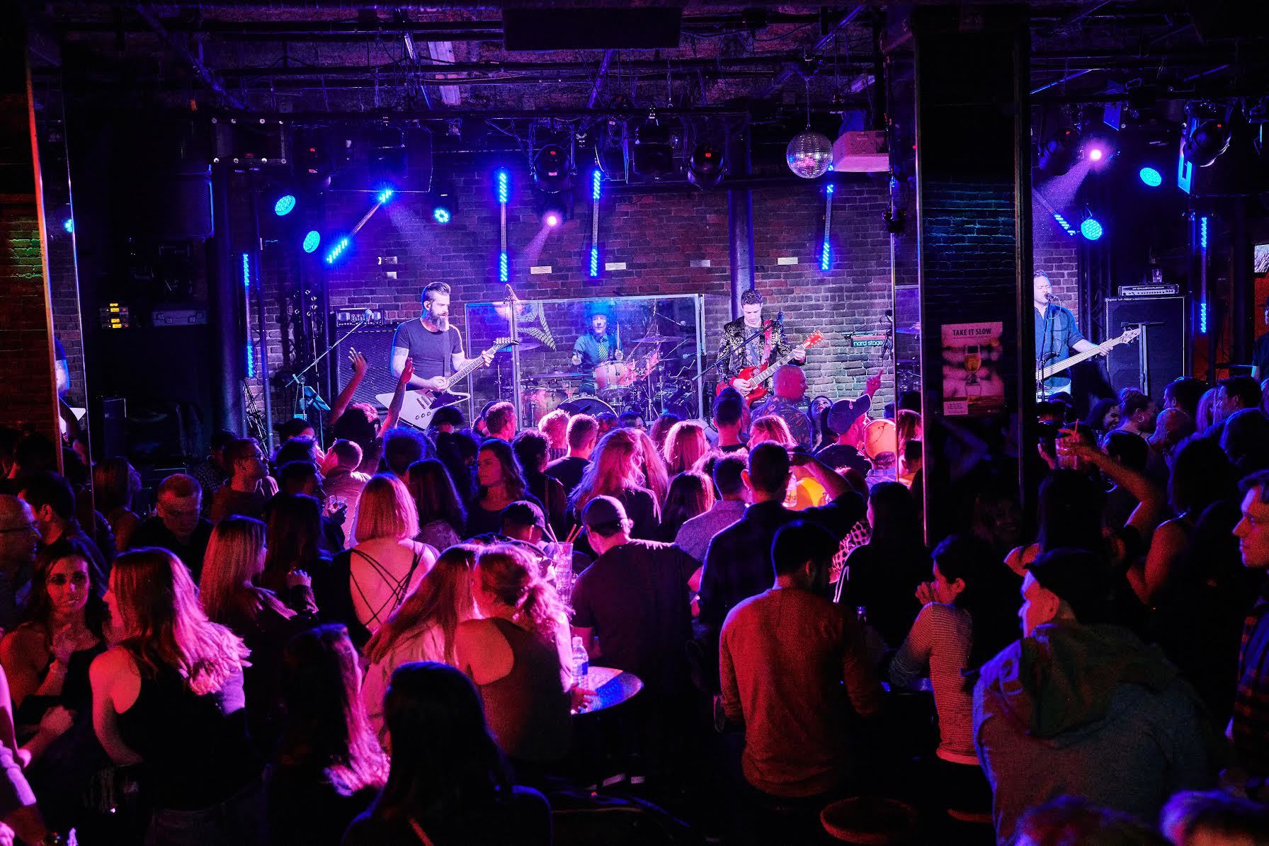 13 Best Chicago Nightclubs and Clubs For A Late-Night Evening
