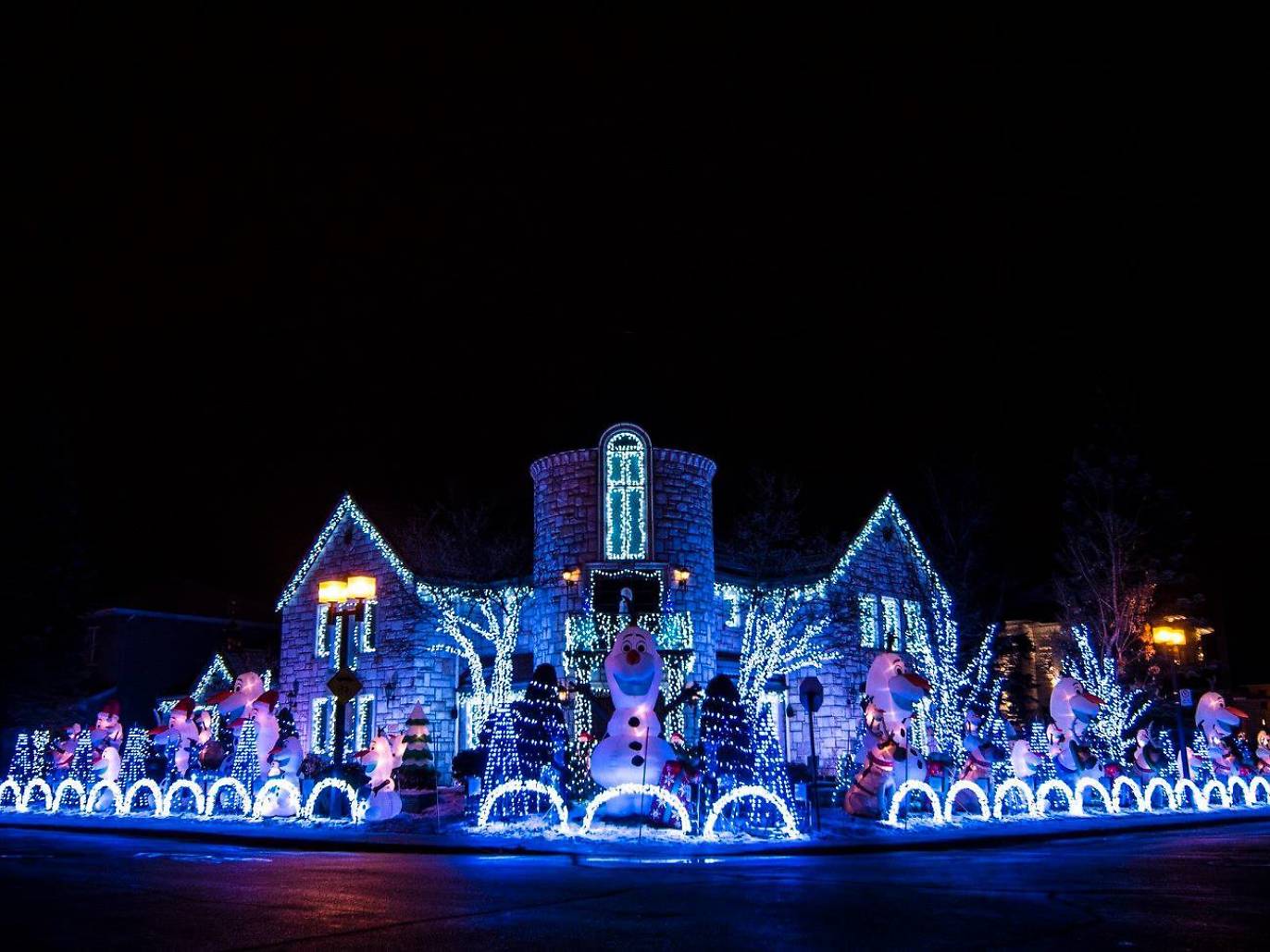 Where to See Christmas Lights in Montreal for the Winter Holidays