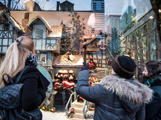 Maison Ogilvy - la vitrine de Noël - Le Moulin dans la forêt Maison Ogilvy - la vitrine de Noël - Le Moulin dans la forêt