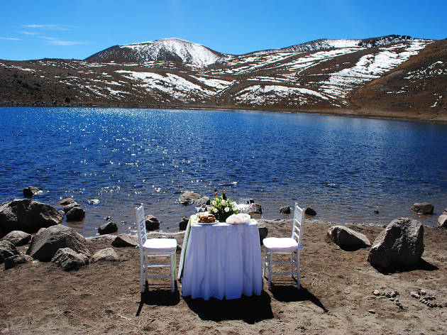 Entrega de anillo en el Nevado de Toluca Cena romántica a la orilla de las lagunas del Nevado de Toluca