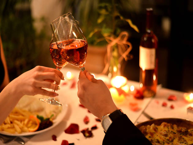 Cena romántica en Rubaiyat Entrega el anillo en una cena especial en restaurante de Polanco