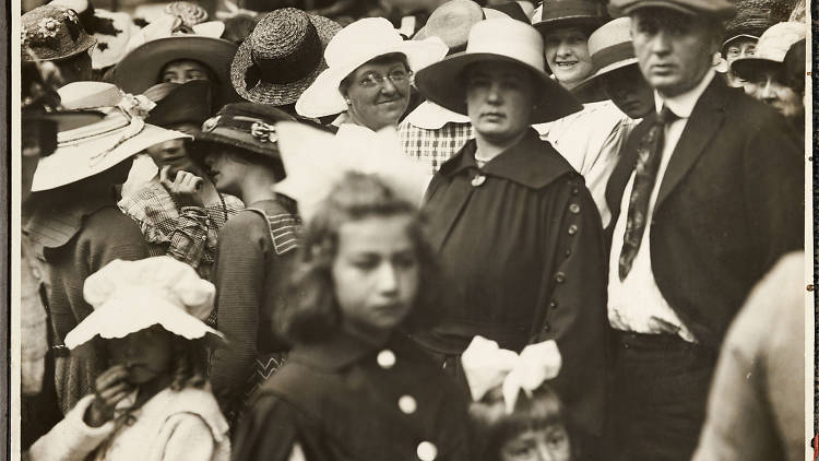 J. C. Milligan, Crowds at Bullock’s Department Store, Broadway, Los Angeles, August 1919.