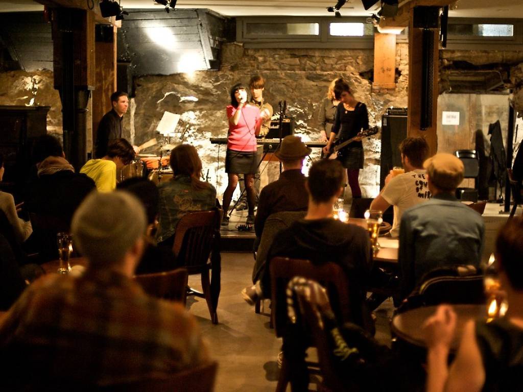 13 Best Nightlife Spots in Vancouver 2023